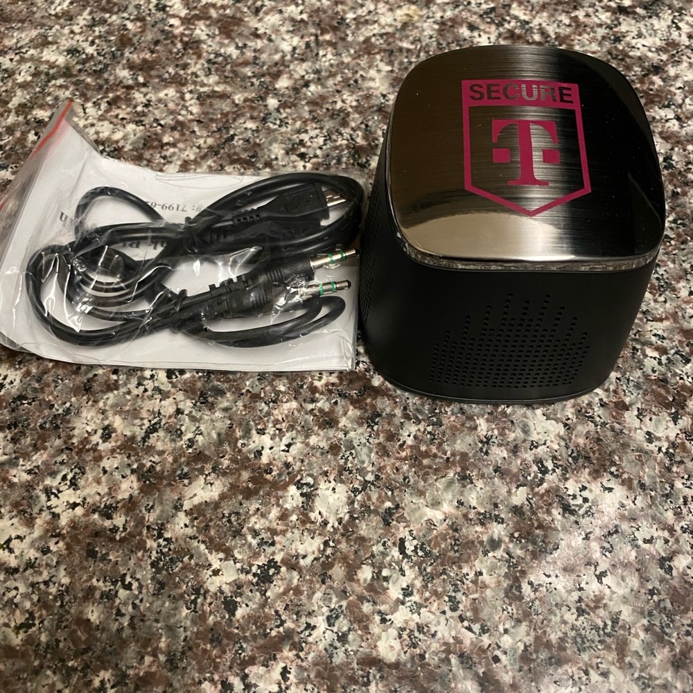 T-Mobile branded PORTABLE powerbank bluetooth speakers